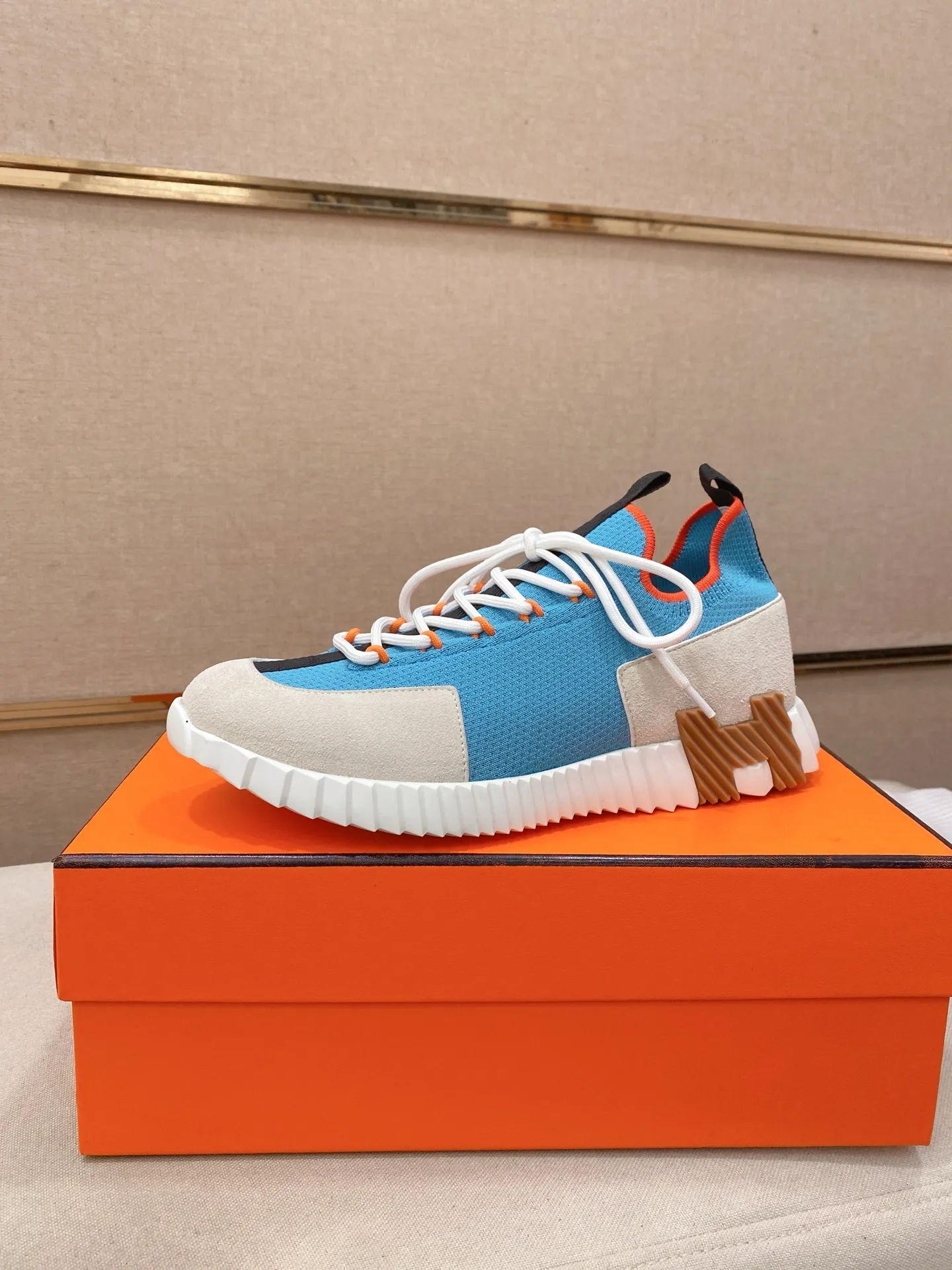 Men's clothing and shoes💰: 620💰《HERMES》【Classic Original Version】Hermès; Top 🔝 Purchasing Agency 🔍🔍Men's latest 🇺🇸 counters are on sale simultaneously, original imported from Italy ▲▲Silk cowhide with breathable fabric ▲▲ (high-end and expensive Qi·Grade) Exquisite workmanship (Italian 🇮🇹Imported water-dyed 🐂cowhide lining) Sole: Original sole provided by the original factory, ⚠️Exclusive double-layer activity·TPR·Rubber·Combined molded outsole; Super·comfortable·wear-resistant·non-slip·environmental protection The real thing is more beautiful if you take the real thing (high quality, follow the order), you can enter and exit the counter at will * Number of yards: 38·39·40·41·42·43·44# (can be customized 45.)